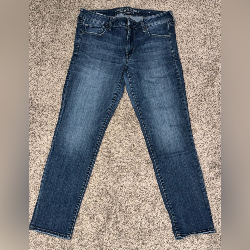 Woman’s American Eagle Super Stretch Skinny Jeans Size 12 Short